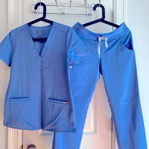 FIGS - Casma Three-Pocket Scrub Top and Kade Cargo Scrub Pants